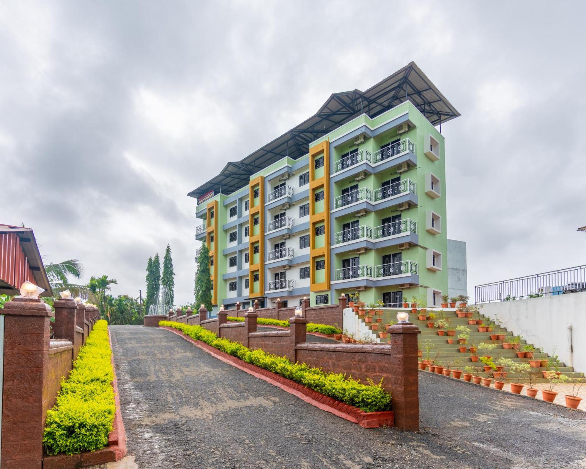 Treebo Green Village Resort - Goa Maneri  Экстерьер фото